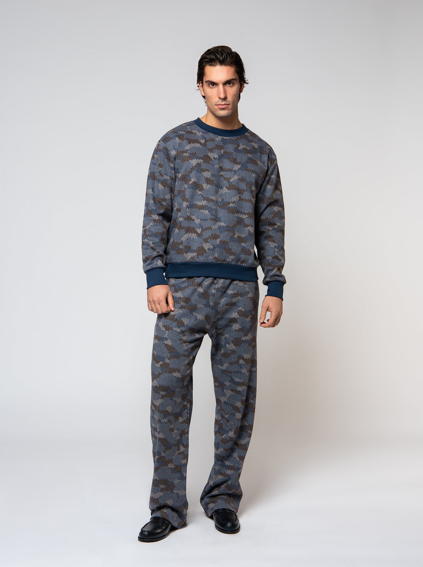 comfortable trousers with elastic band, camouflage motif in cotton jacquard