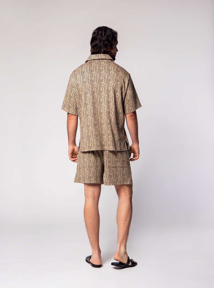 cotton jacquard short and shirt ingeometric motiv. beige background, black motiv
