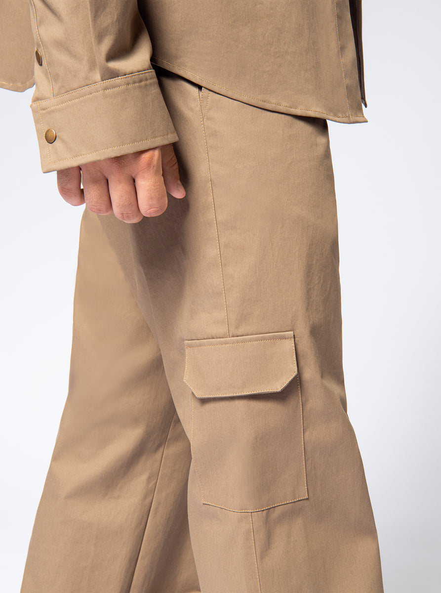 camel cargo pants in pure cotton waterproof with three pockets